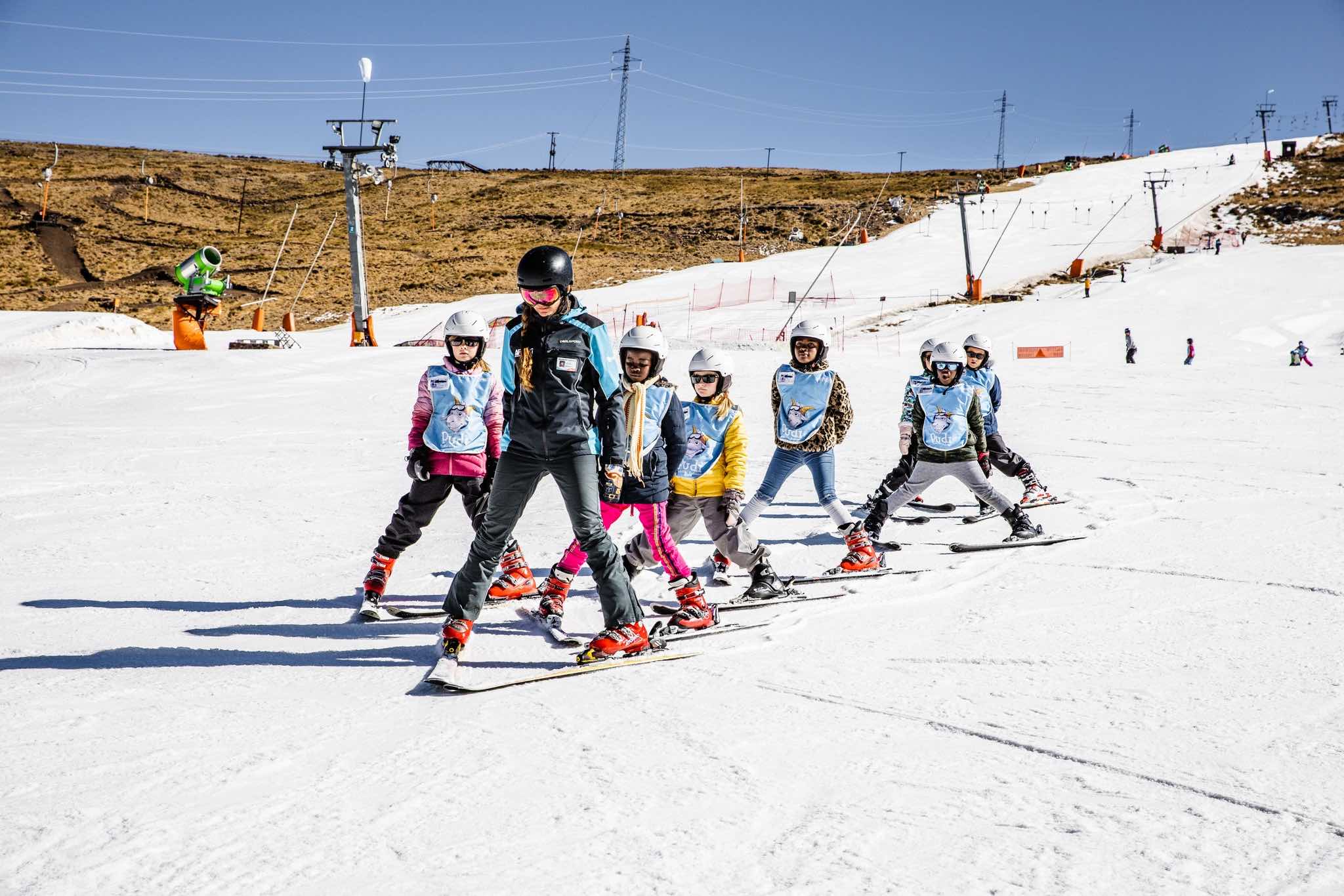 Afriski no abrirá sus remontes ni pistas, pero dejará esquiar si hay nieve natural