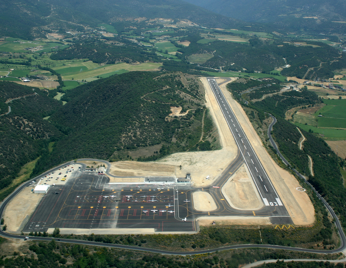 El aeropuerto de La Seu todavía deberá esperar unos meses más para disponer de GPS