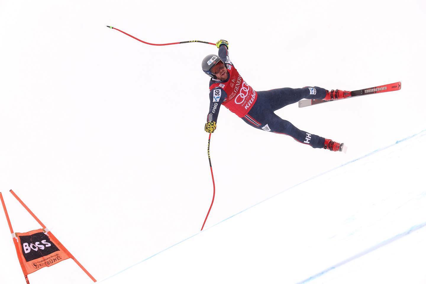 Kilde gana el segundo descenso de la Hahnenkamm y Stuhec el segundo de Cortina