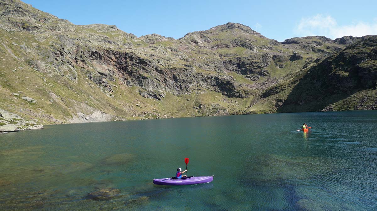 La "polémica" actividad de Paddle Surf en el lago de Tristaina no se repetirá este verano