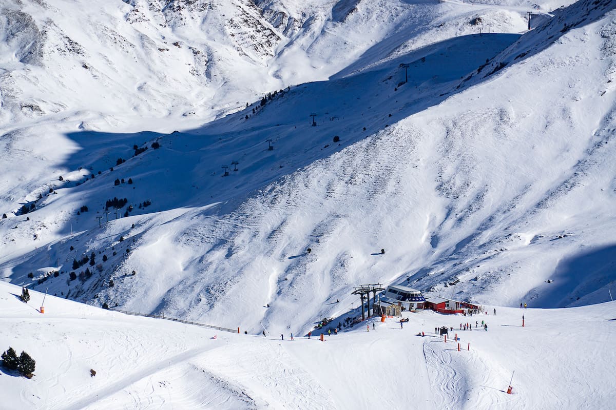 Treinta y nueve pistas con entre 30 y 80 centímetros de nieve polvo-dura en Cerler para este fin de semana.