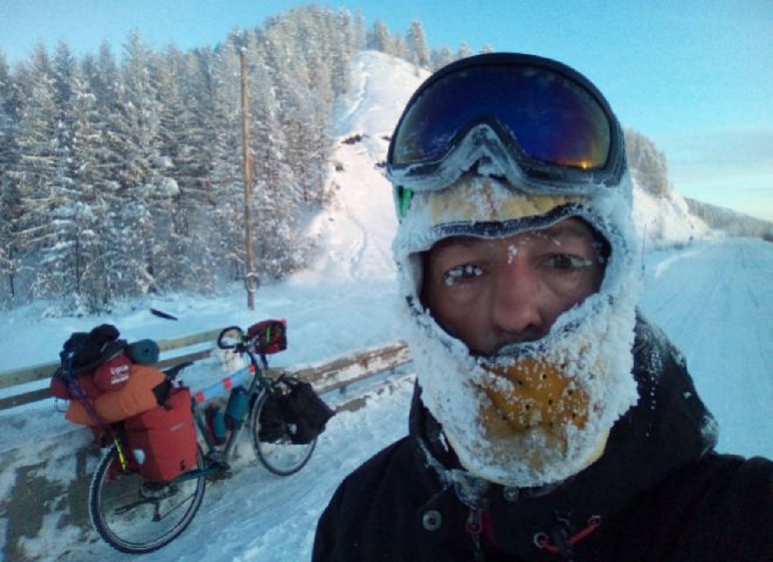 Un ciclista español que quería cruzar Siberia en bicicleta a -50ºC es rescatado con congelaciones