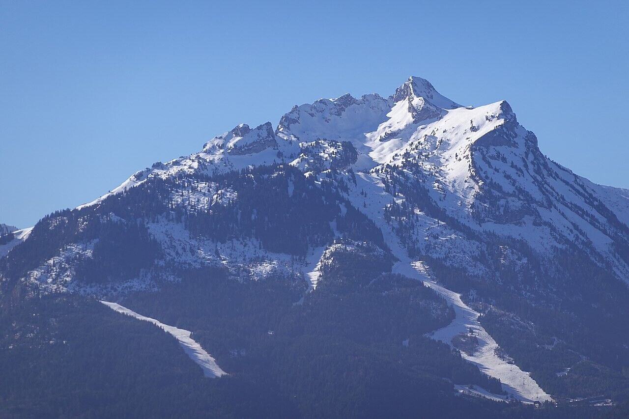 Una estación de los Alpes sale a la venta en Ebay por 1 euro en un irónico intento de "salvarla"