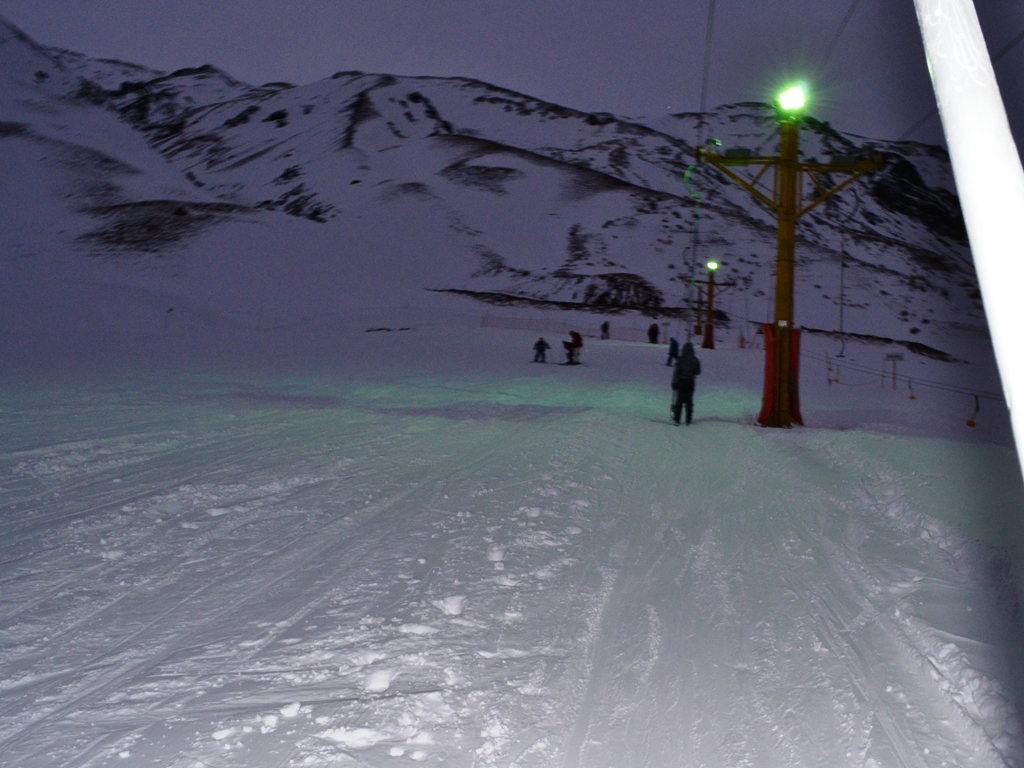 El Parque de Nieve Los Puquios habilita la pista de esquí nocturno