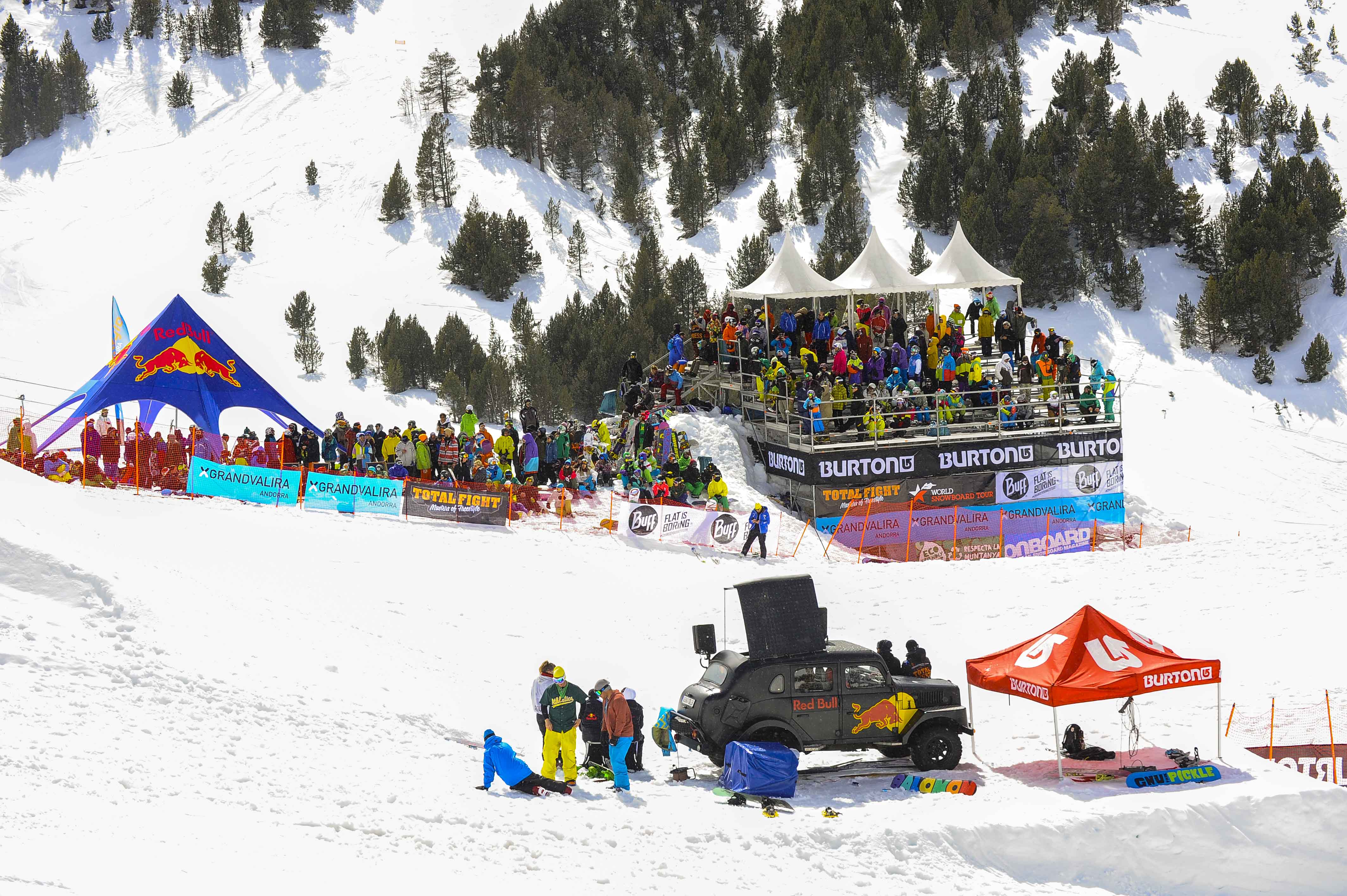 ¡El canadiense Charles Reid conquista el Grandvalira Total Fight snowboard 2013!