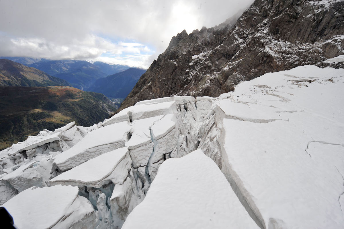 Evacuados vecinos y turistas por la amenaza de desprendimiento de un glaciar en los Alpes