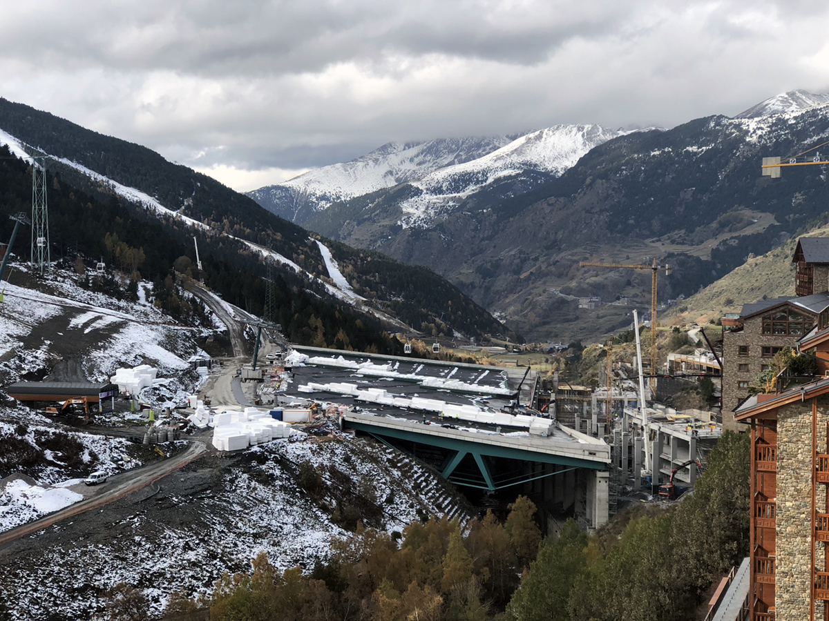 La plataforma de Soldeu bajo la nieve, a contrarreloj y cumpliendo los plazos