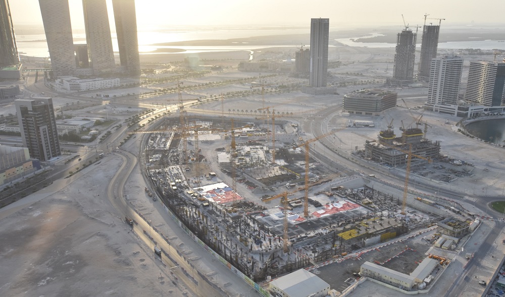 El parque de nieve cubierto más grande del mundo avanza en el desierto de Abu Dhabi