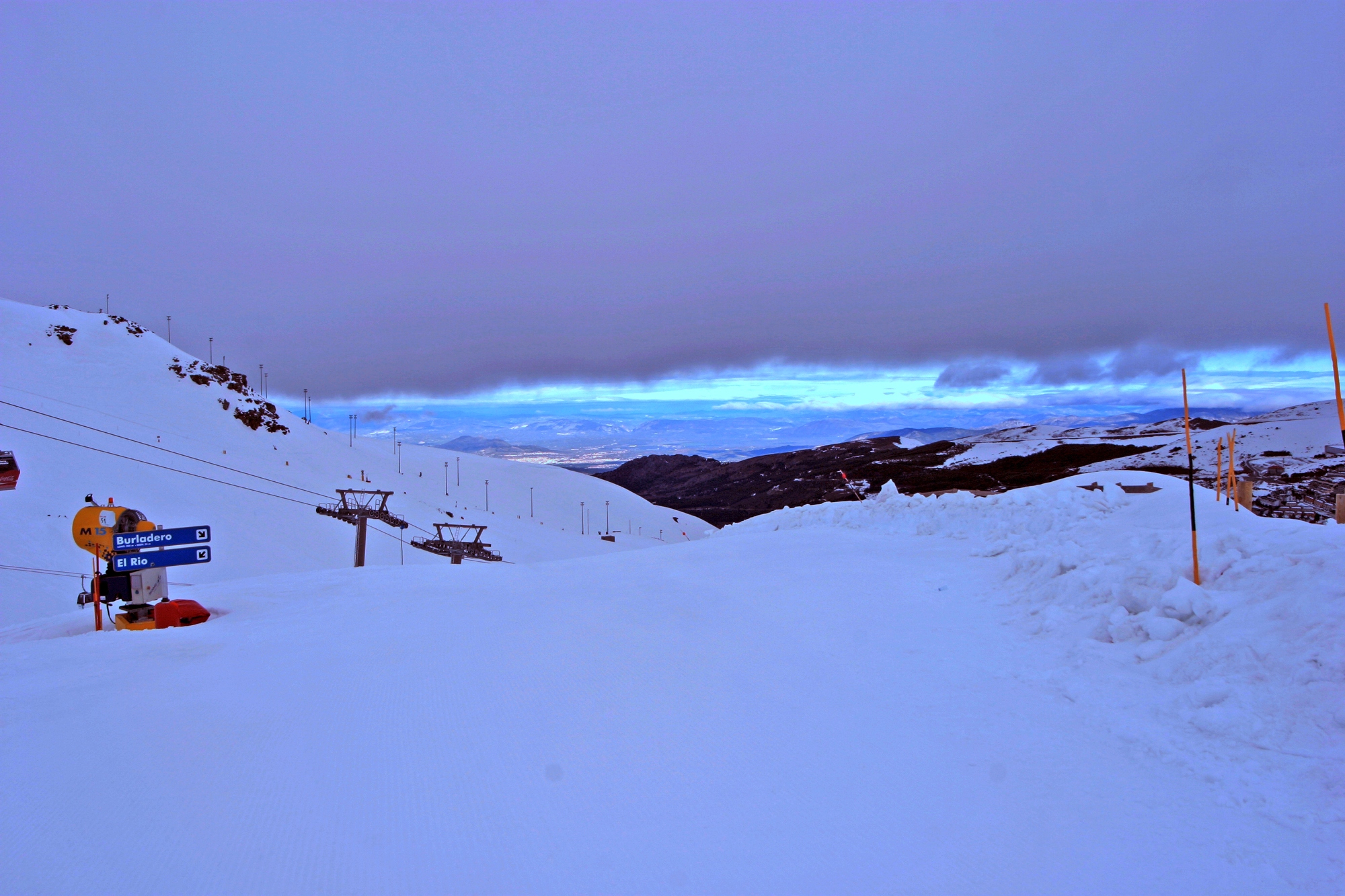 Sierra Nevada comienza la campaña de primavera con nieve polvo y más de 104 km de longitud esquiable