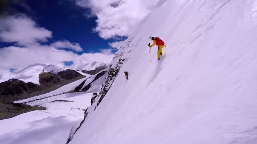 Kilian Jornet presenta el vídeo de otra hazaña: ha esquiado la pared vertical más alta de Europa