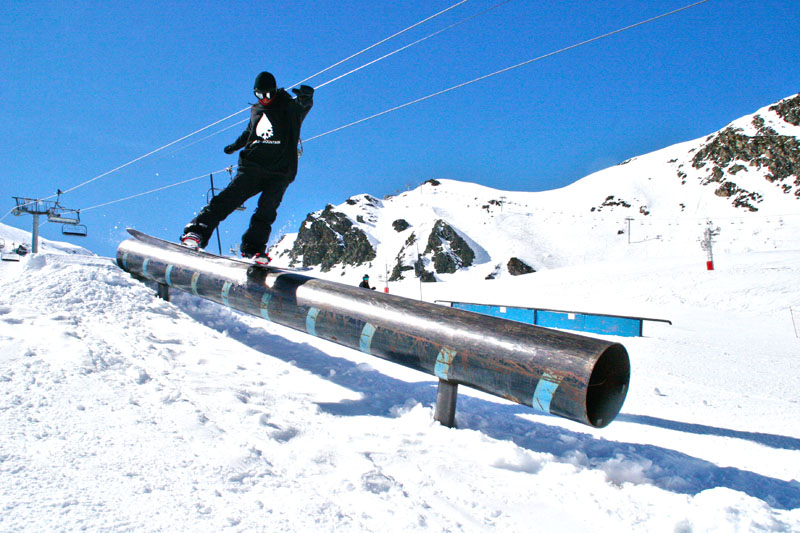 Po fs lipes en el tubo de bajada. Foto Gorka Oller