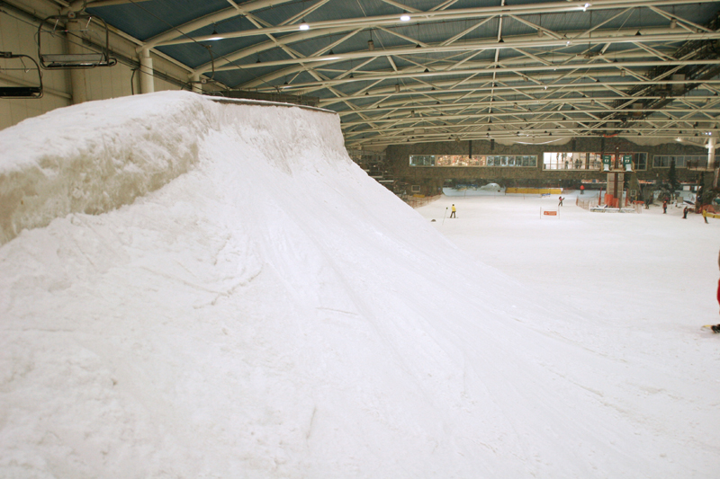 Snowpark de Madrid SnowZone nieve en bruto para preparar