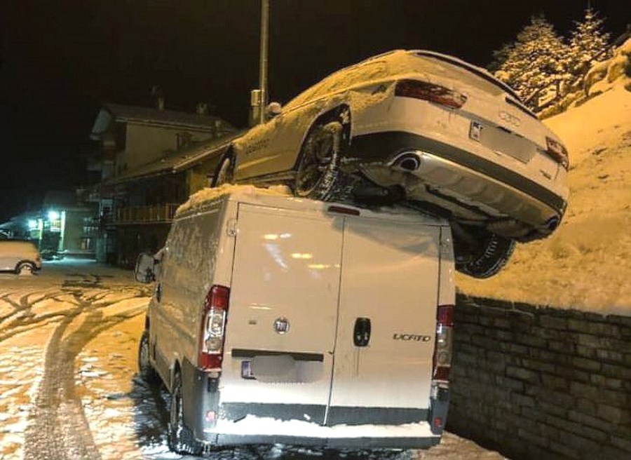 Sofia Goggia sale ilesa de un accidente cuando su coche se estrella contra una furgoneta