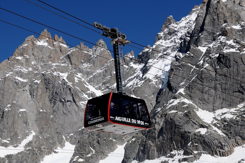 Chamonix trabaja a contrarreloj para tener listos los teleféricos con problemas para el invierno