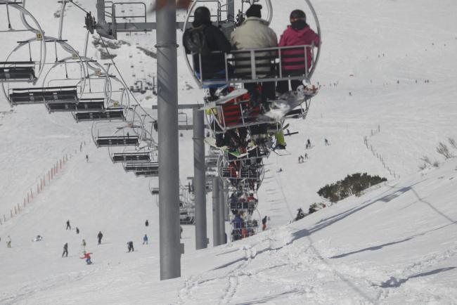 Alto Campoo en un buen año de nieves no consigue mejores resultados por el mal tiempo