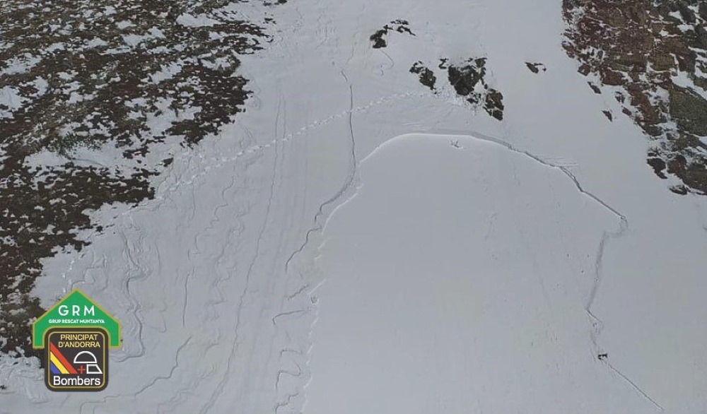 Andorra: Vídeo GoPro del alud de placa que ha arrastrado hoy a dos esquiadores en Tristaina