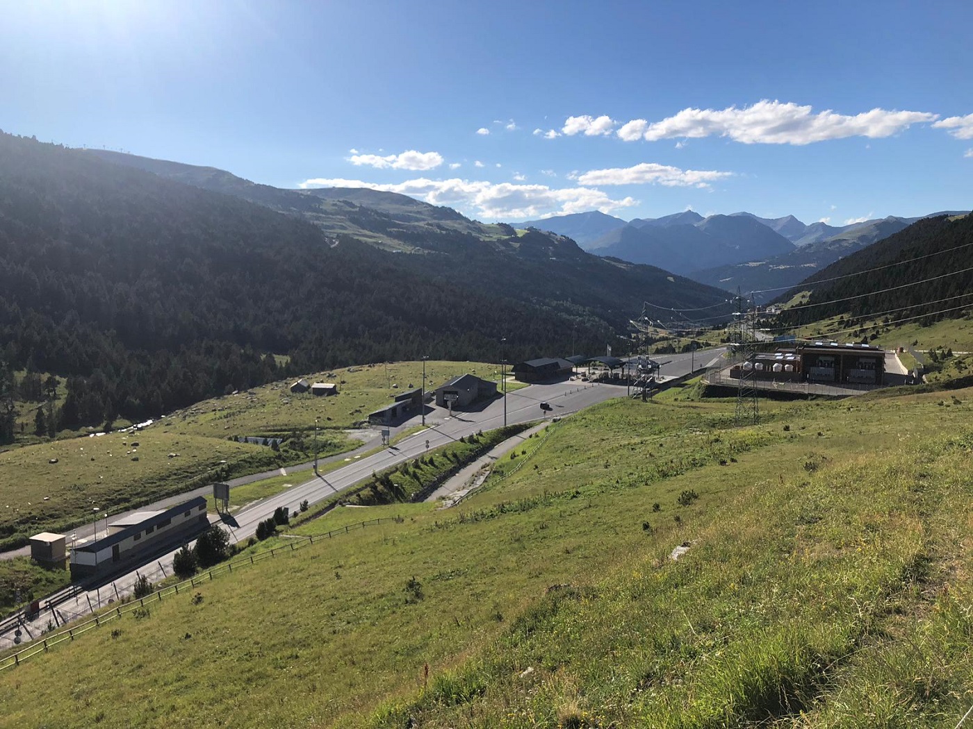 La protección del urogallo y la flora retrasan la ampliación de Grandvalira por el Peretol