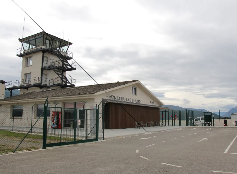 Andorra no espera más y busca compañías que operen este invierno en el aeropuerto de La Seu