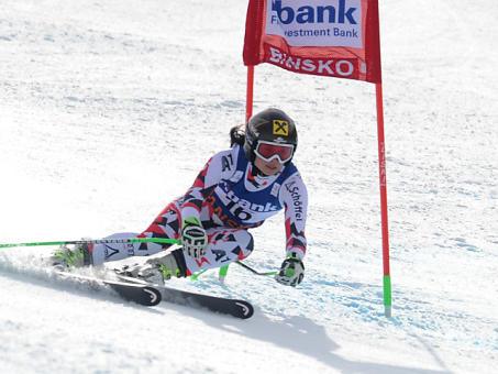 Anna Fenninger se lleva la supercombinada de Bansko y se acerca a Maze