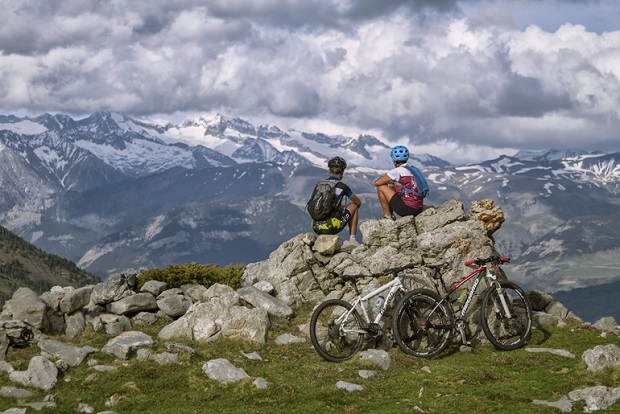 Sal de la monotonía y ven a Cerler y Panticosa este verano. Descubrirás el Pirineo más espectacular 