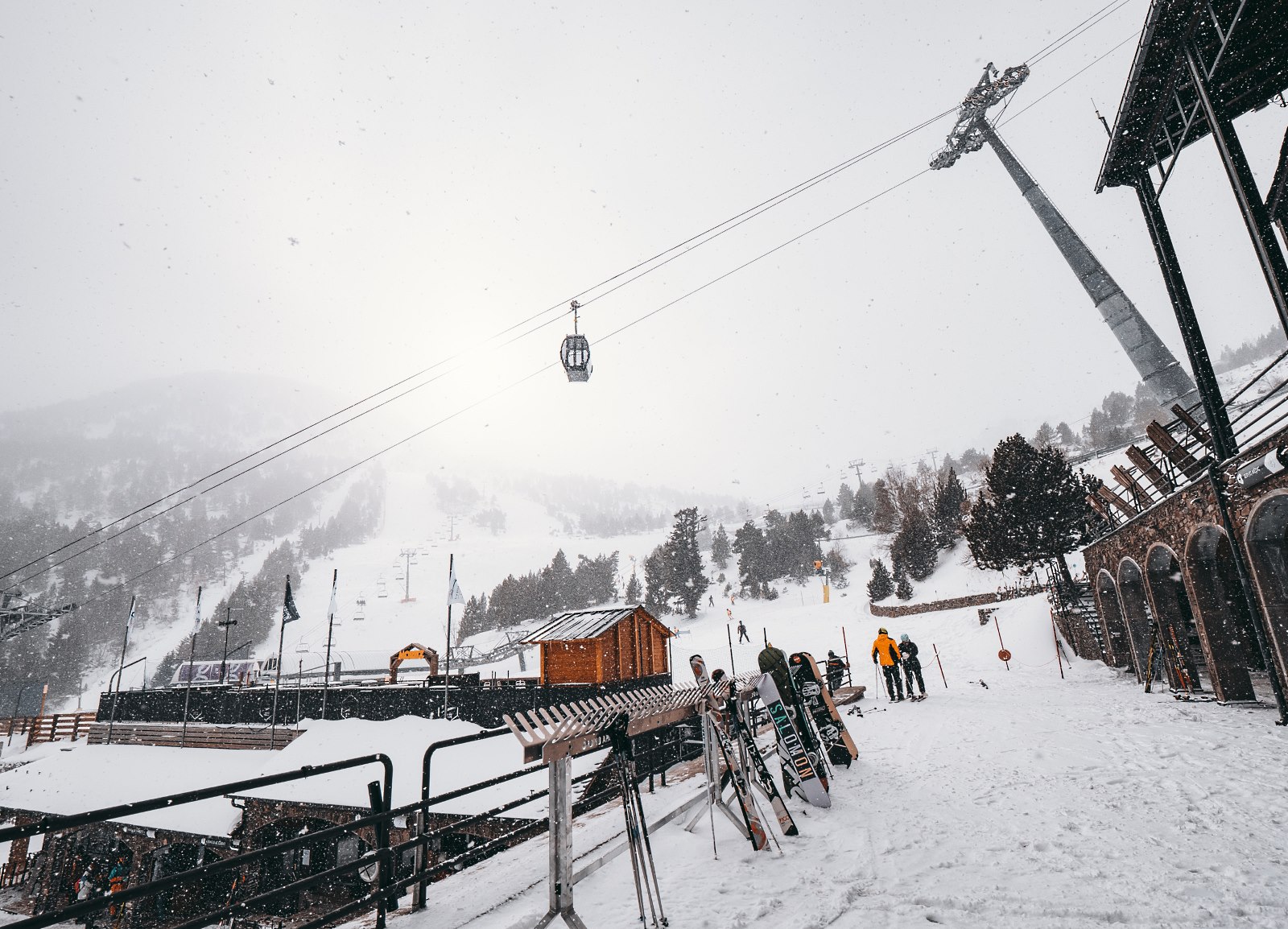 Ordino Arcalís recibe 20 cm de nieve. Aperitivo del medio metro que puede recibir hasta el jueves