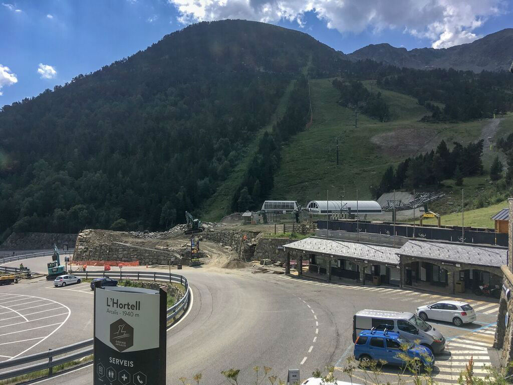 Se reanuda la construcción del telecabina Tristaina y la renovación de la red de nieve de Arcalís