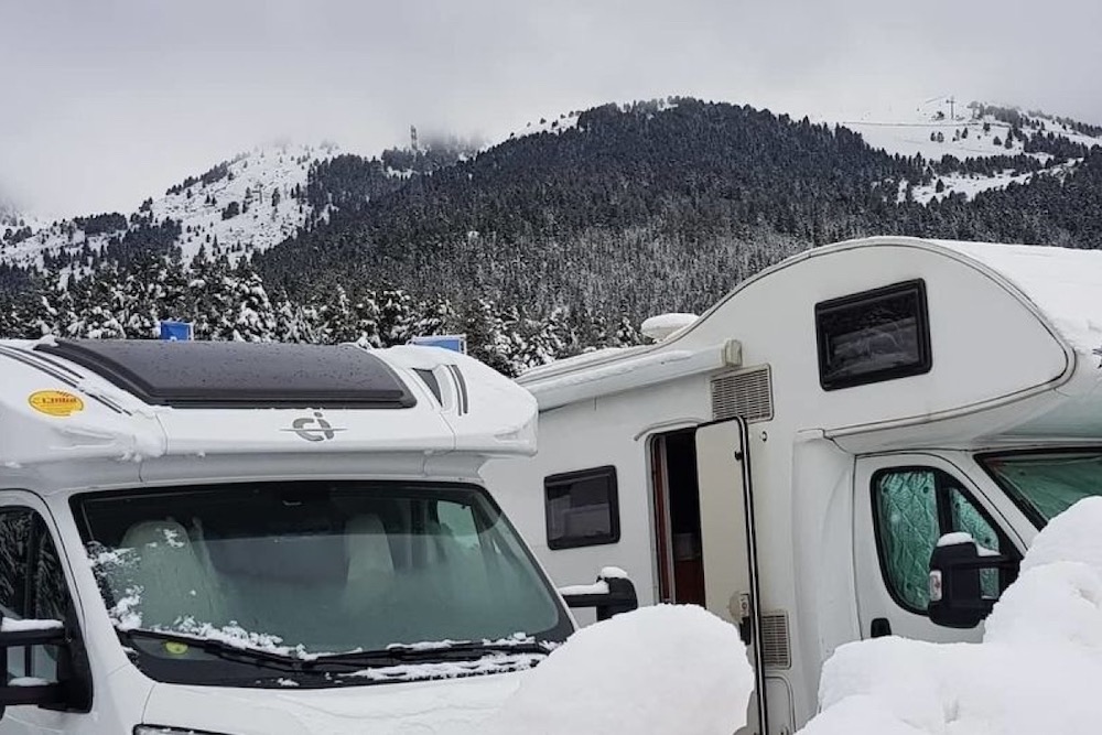 La autocaravana, la última opción para los temporeros de las estaciones de esquí