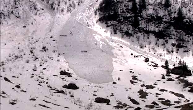 Una gran avalancha en los Alpes franceses alcanza a 35 esquiadores