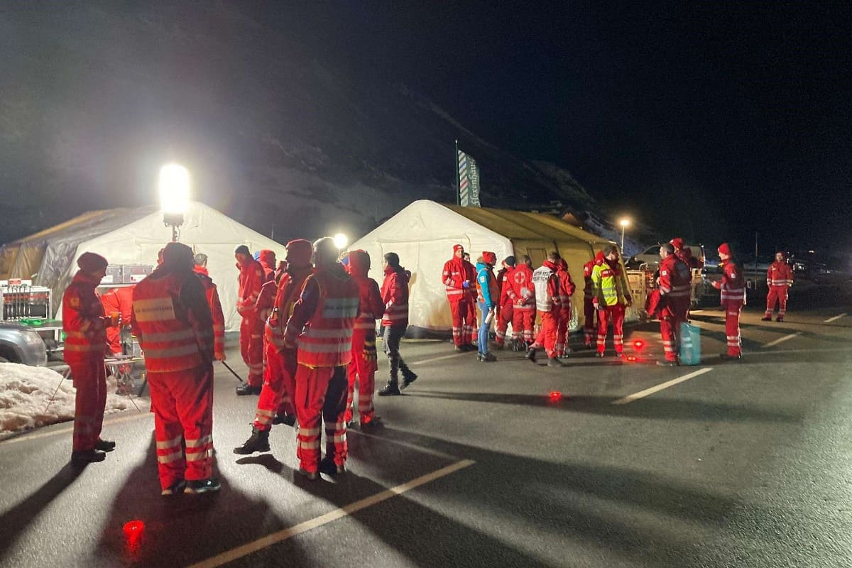 Una avalancha sepulta a una decena de personas en una estación de esquí en Lech (Austria)