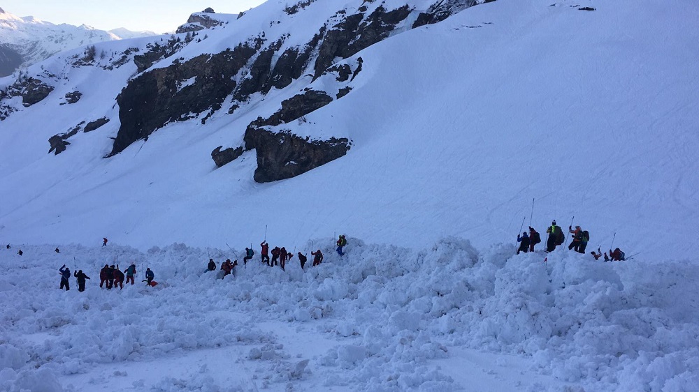 Un muerto y tres heridos en una avalancha en la estación suiza de Crans Montana 