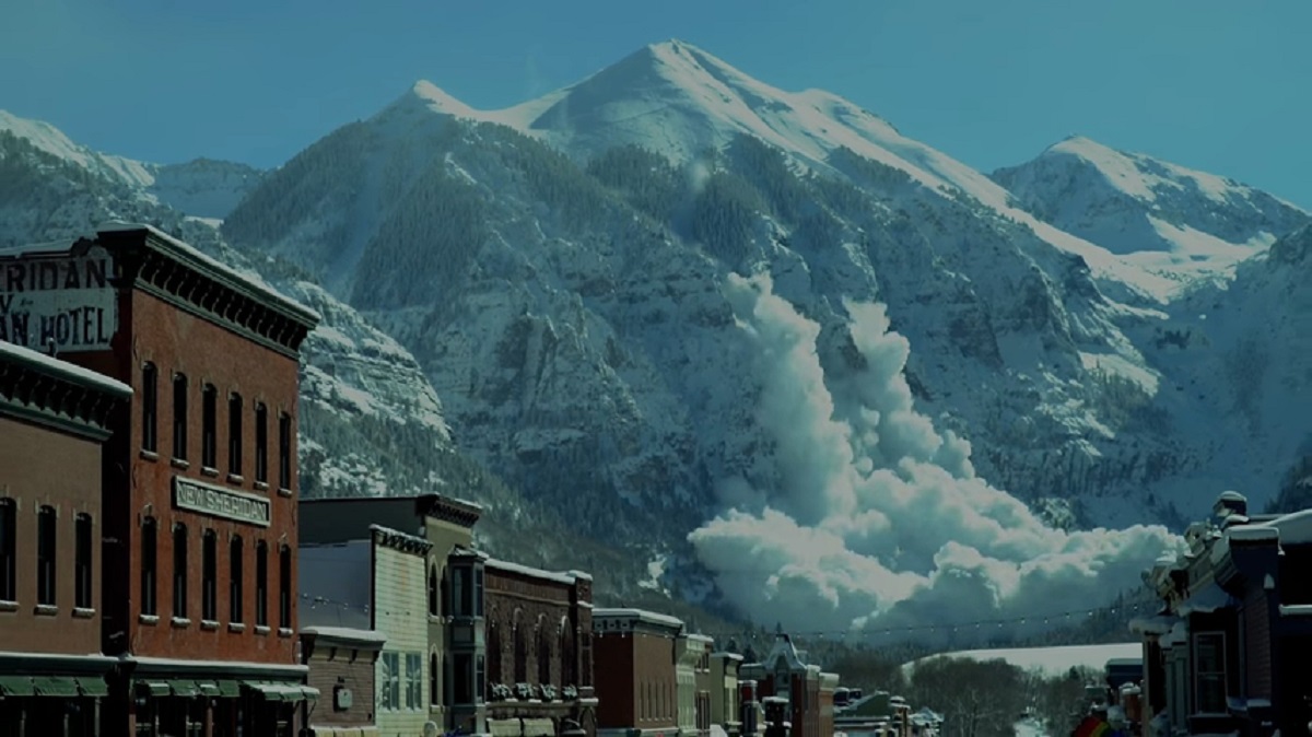 Un helicóptero causa una espectacular avalancha en Telluride, en las montañas de Colorado