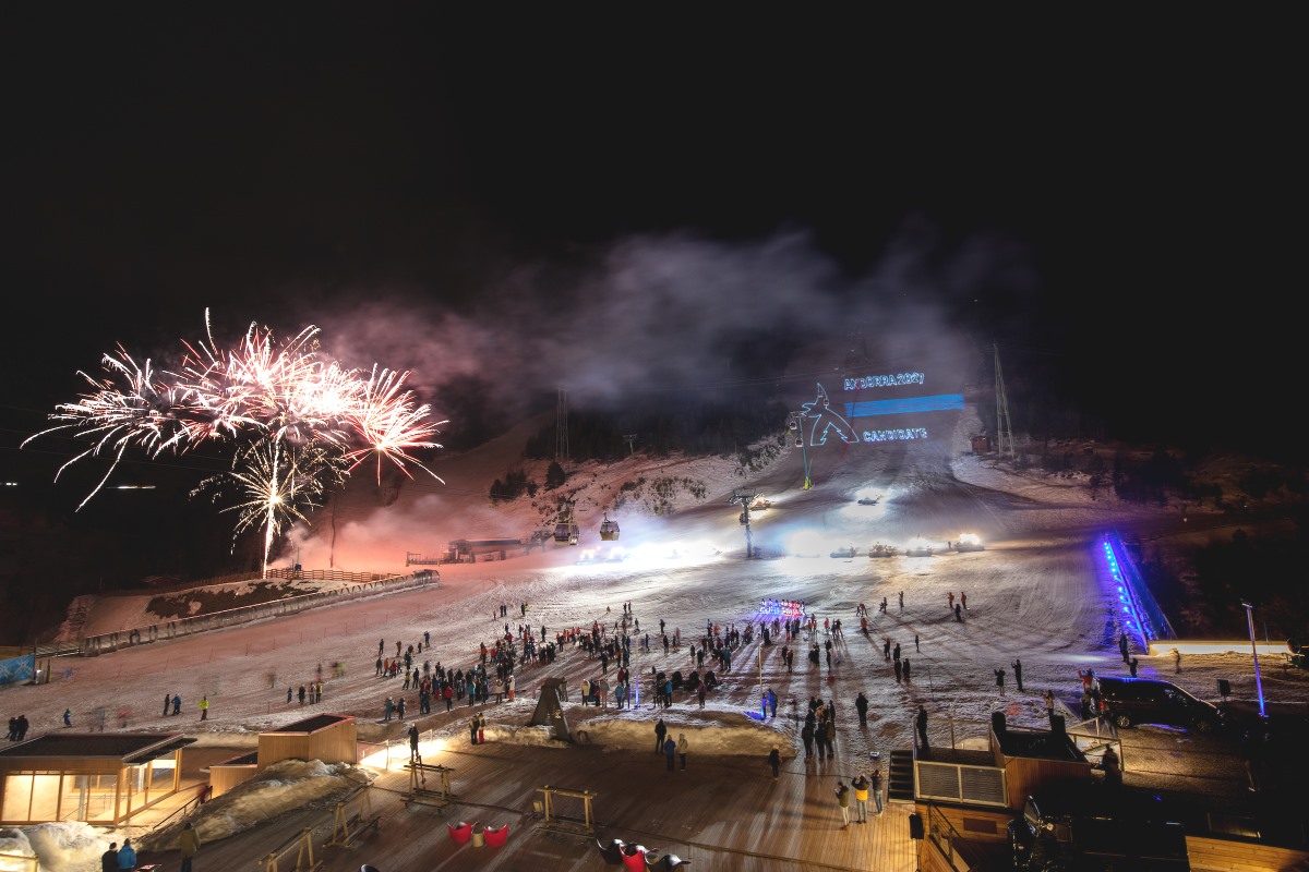 Luz y espectáculo en la pista Avet de Grandvalira iluminan el camino a los Mundiales Andorra 2027