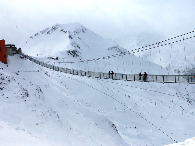 El puente panorámico de Stubnerkogel tiene140 m de largo