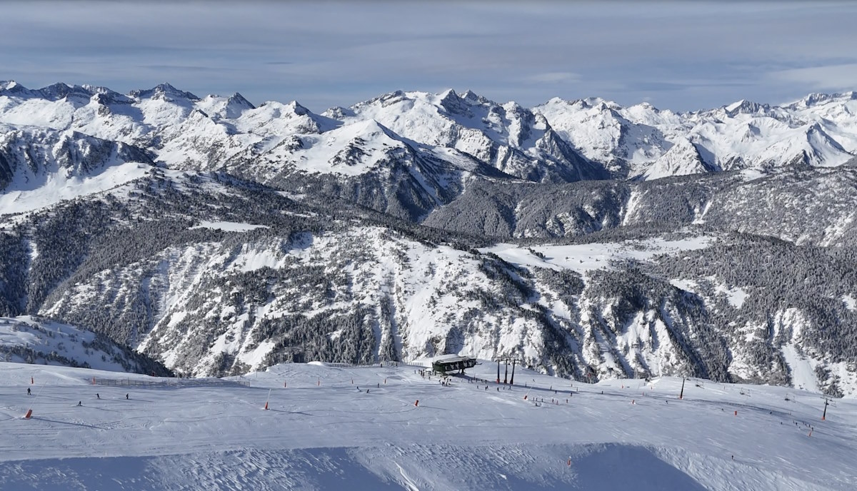 Baqueira Beret acumula hasta 175 cm de nieve y prevé abrir 155 km de pistas