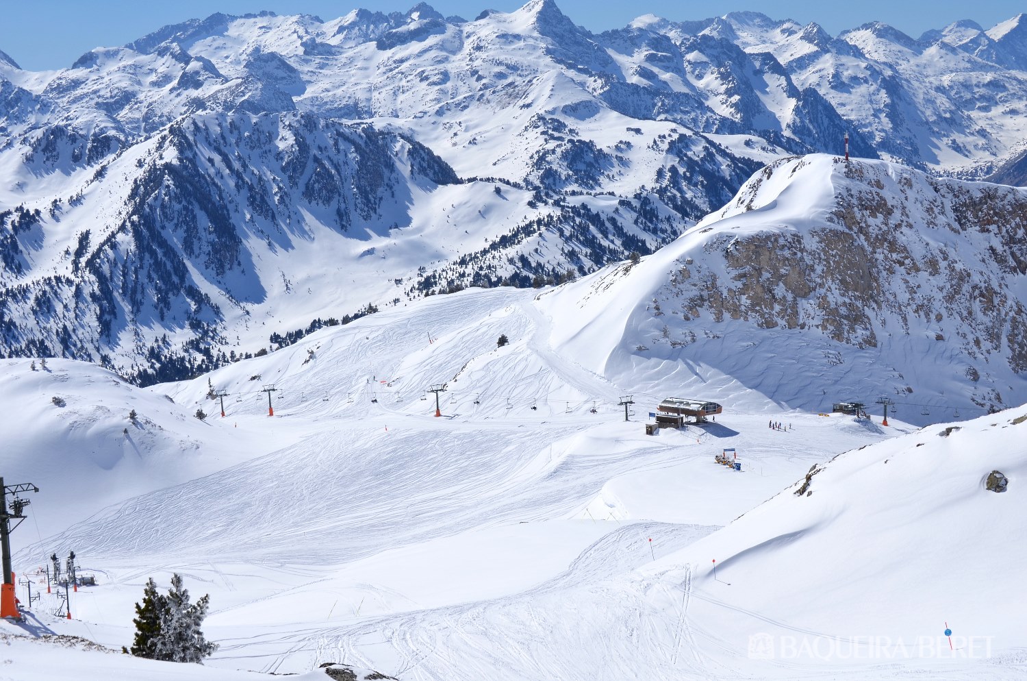 Baqueira presenta hasta 185 cm en su cota alta y buen tiempo para el fin de semana