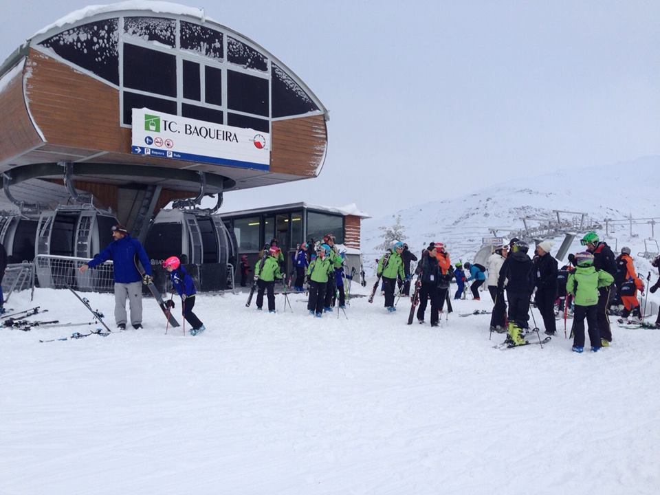 Baqueira pasa del verde al blanco de nieve y abre hoy domingo 