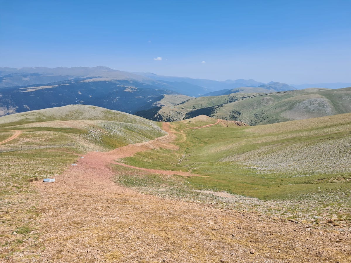 La Molina inniva de arriba a abajo la pista Barcelona con 70 cañones