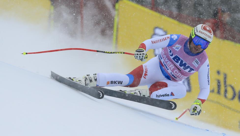 Beat Feuz se adjudica el descenso de Beaver Creek, una prueba marcada por la intensa nevada