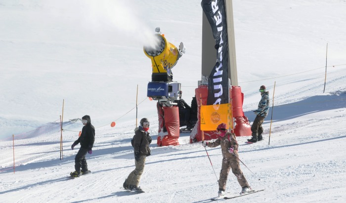 Sierra Nevada amplía el perímetro de nieve producida en la Loma de Dílar