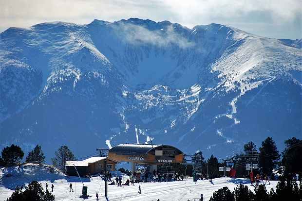 El Espace Cambre d´Aze desde Les Angles (Neiges Catalanes, Pyrénées Orientales) Foto:Les Angles