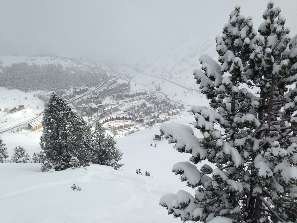 Candanchú prepara un gran fin de semana, nieve polvo y todo abierto