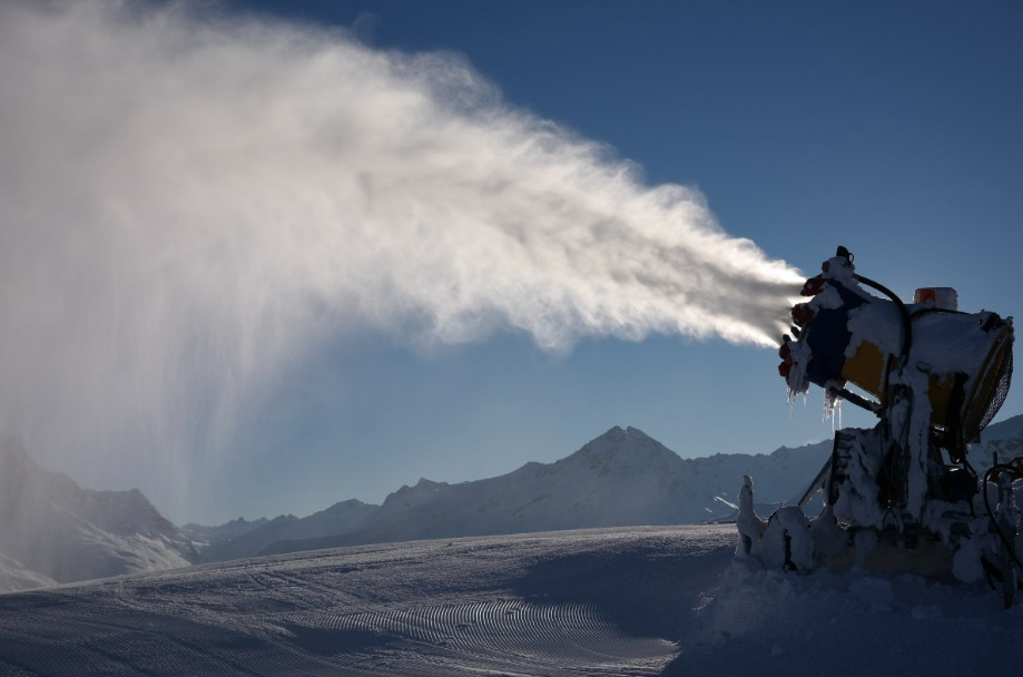 Las estaciones de esquí de Aragón podrán casi mil cañones más para producir nieve