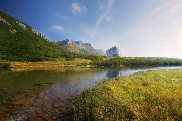 casa cubo en el lago