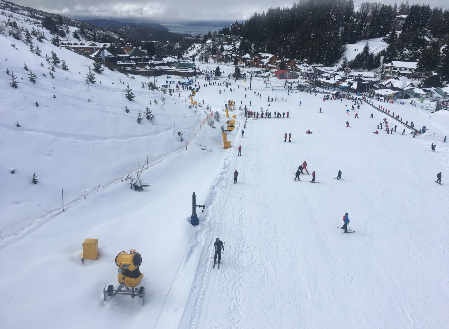 En 3 meses se fabricaron casi 60 mil metros cúbicos de nieve en Catedral