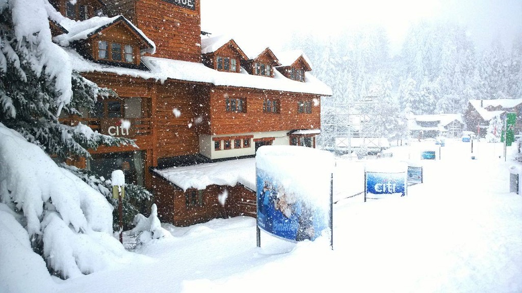 El Niño hace de las suyas en Argentina. Un metro de nieve en Catedral Alta Patagonia