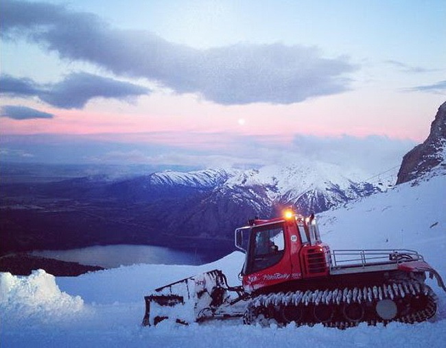 Los mejores equipos internacional de Ski y Snowboard Cross entrenarán en cerro Catedral este agosto