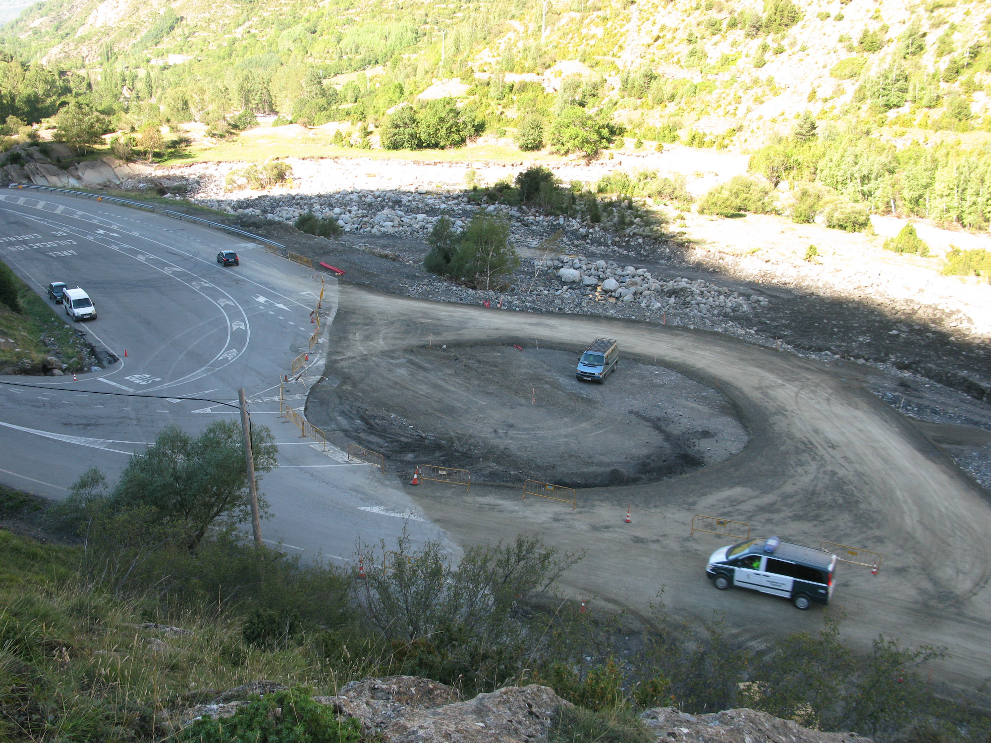 Construcción de una rotonda en el desvío de la carretera que une Benasque con Cerler 