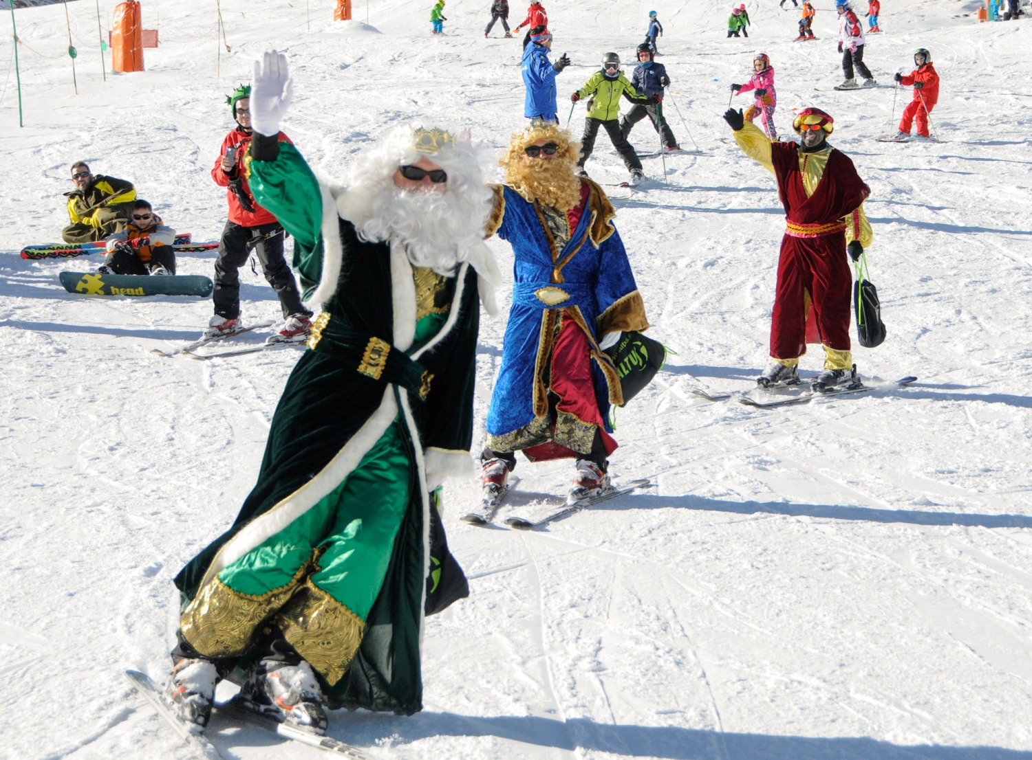 Los Reyes Magos visitan las estaciones de Aramón y felicitan a Formigal por su 50 aniversario