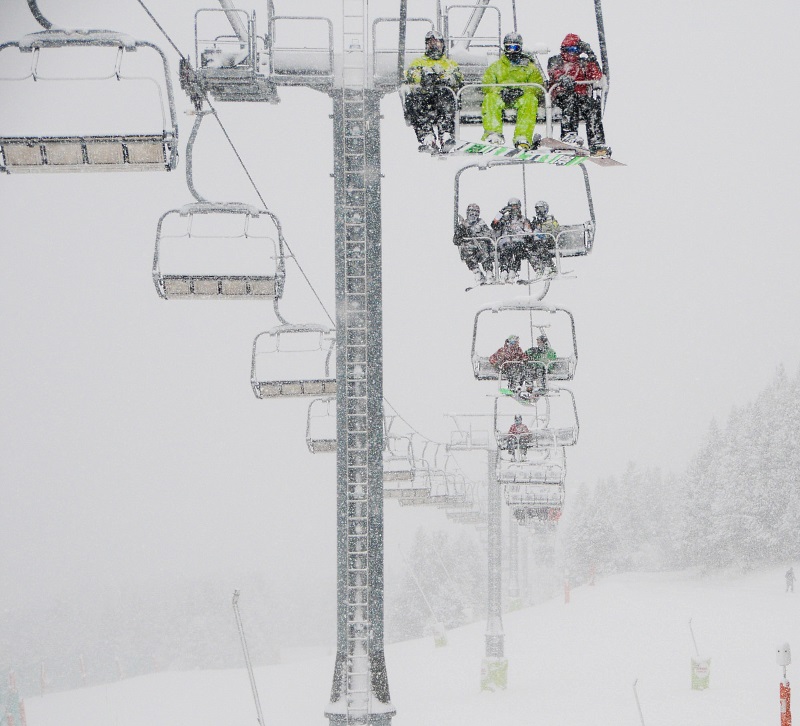 40 cm de nieve fresca y sigue nevando en las estaciones de Aramón