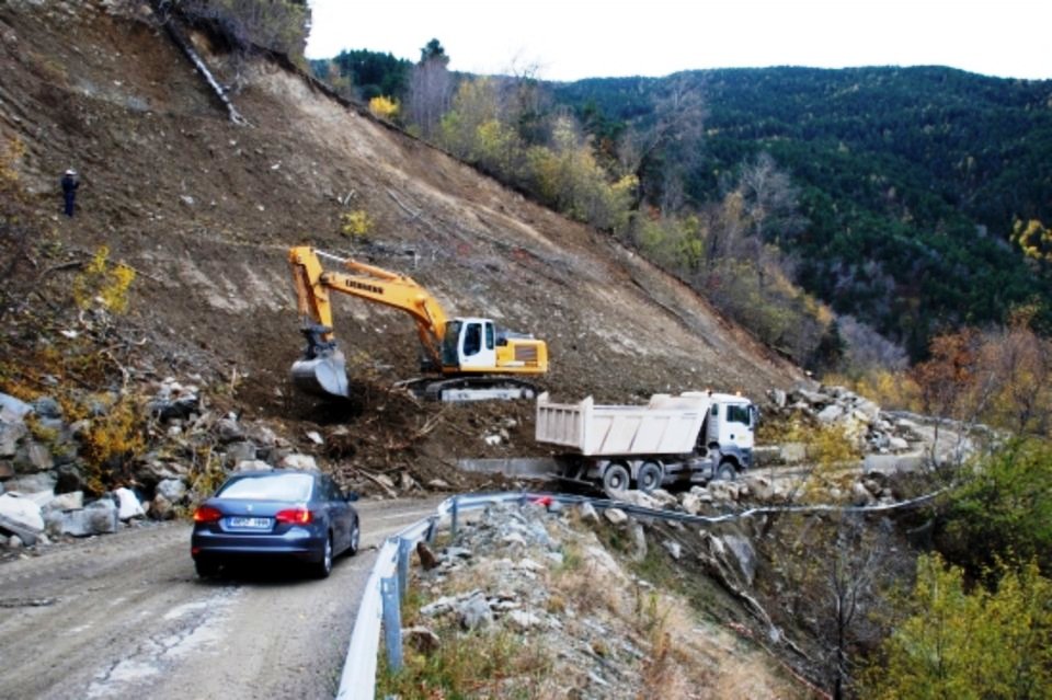 Un corrimiento de tierras paraliza Portainé: 10 días parcialmente cerrada